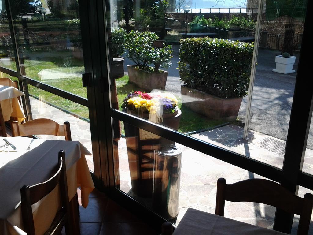 Trattoria I Bodega Hotel Abbadia Lariana Exterior photo